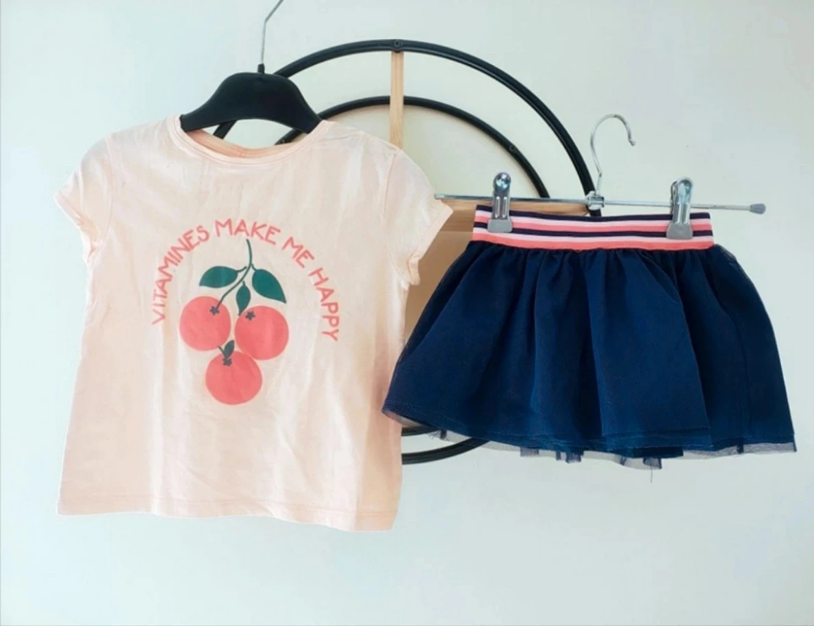 23 mois 2 ans ensemble été Teeshirt tape a l'oeil et jupe ( sans marque) 86 cm